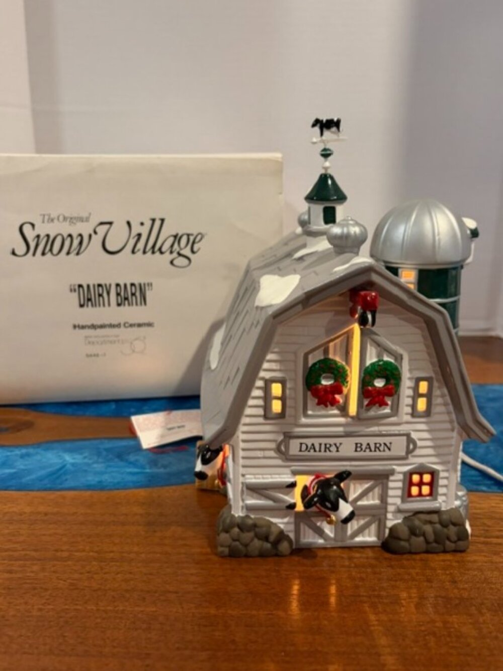 Dept 56 Dairy Barn #54461 Original Snow Village with Box